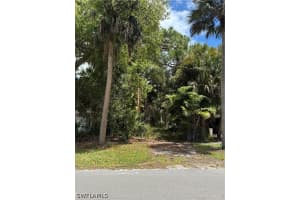 315 Buena Vista Boulevard, Fort Myers, FL 33905 - MLS#226015666