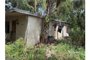 315 Buena Vista Boulevard, Fort Myers, FL 33905 - MLS#226015666