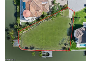 366 Pine Avenue, Naples, FL 34108 - MLS#226015793