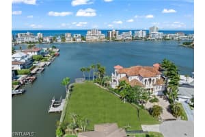 366 Pine Avenue, Naples, FL 34108 - MLS#226015793