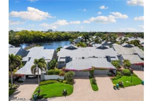 654 Bridgeway Lane, Naples, FL 34108 - MLS#226015952