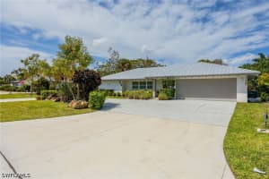 409 Cypress Way, Naples, FL 34110 - MLS#226015956
