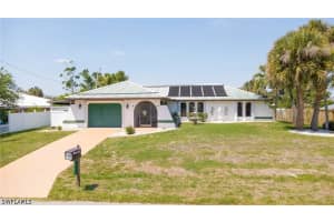 2401 Lakeview Dr, Lehigh Acres