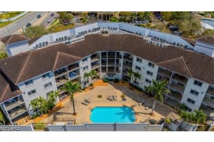 1100 Pine Ridge Rd 204b, Naples