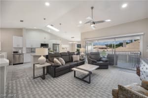 290 Emerald Bay Cir L5, Naples