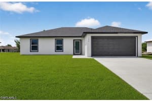 702 Carbon St E, Lehigh Acres