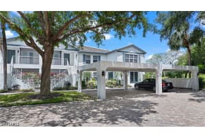 818 Tanbark Dr 204, Naples