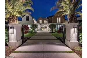 3040 Fort Charles Drive, Naples, FL 34102 - MLS#226016469