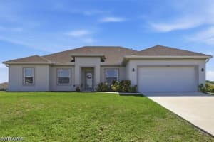 1025 7th Place, Cape Coral, FL 33993 - MLS#226016480