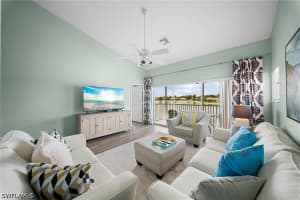 565 Windsor Sq 202, Naples