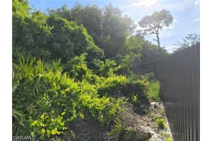 2904 3rd Street, Lehigh Acres, FL 33971 - MLS#226016572