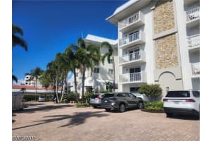 3000 Gulf Shore Blvd N 113, Naples