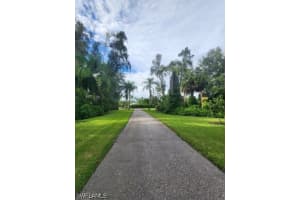 5930 Spanish Oaks Lane, Naples, FL 34119 - MLS#226016695