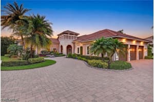 628 VENEZIA GRANDE Drive, Naples, FL 34119 - MLS#226016841