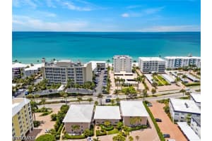 1910 Gulf Shore Blvd N 104, Naples
