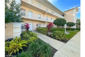 3250 Cypress Glen Way 424, Naples