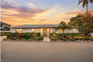 549 94th Avenue, Naples, FL 34108 - MLS#226017125