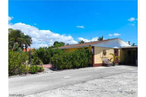 618 107th Ave N, Naples