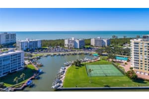 3 BLUEBILL Avenue, Naples, FL 34108-1743 - MLS#226017215