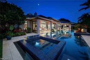 384 Edgemere Way, Naples, FL 34105 - MLS#226017484