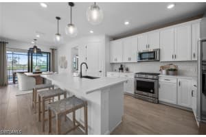2104 Freemont Way, Naples, FL 34120 - MLS#226017562