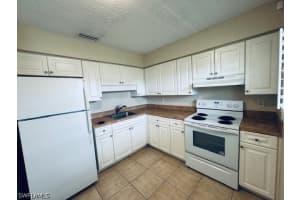 3325 Airport Rd N T7, Naples