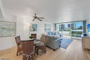 5 Bluebill Avenue, Naples, FL 34108 - MLS#226017904