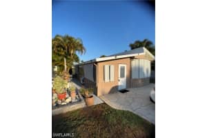 254 Bass Ct 254, Naples