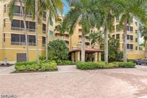 2738 Tiburon Blvd E B301, Naples