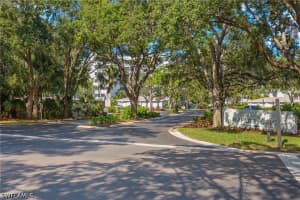 290 Naples Cove Drive, Naples, FL 34110 - MLS#226018254