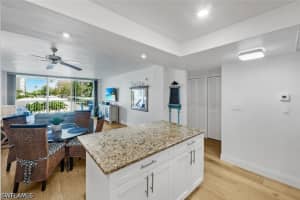 5 Bluebill Avenue, Naples, FL 34108 - MLS#226018376
