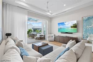 201 8th St S 311, Naples, FL 34102 - MLS#226018702