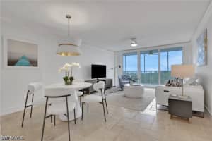 5 Bluebill Avenue, Naples, FL 34108 - MLS#226018983