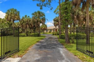 385 13th Street, Naples, FL 34117 - MLS#226019120