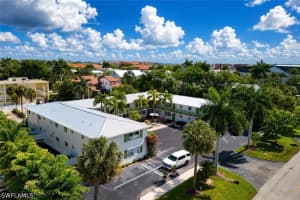 975 9th Avenue, Naples, FL 34102 - MLS#226019202