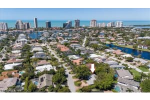 587 Parkwood Lane, Naples, FL 34103 - MLS#226019255