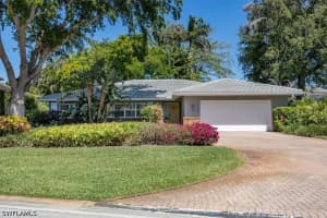 587 Parkwood Lane, Naples, FL 34103 - MLS#226019255