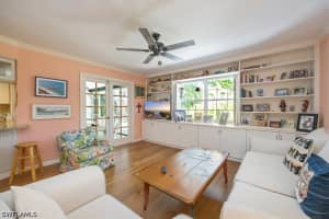 587 Parkwood Lane, Naples, FL 34103 - MLS#226019255