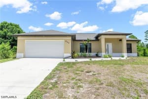 605 11th Street, Lehigh Acres, FL 33972 - MLS#226019553