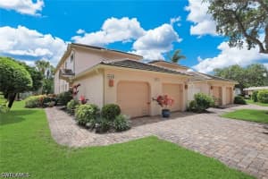 526 Lake Louise Circle, Naples, FL 34110 - MLS#226019622