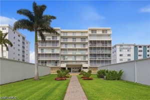 1977 Gulf Shore Boulevard, Naples, FL 34102 - MLS#226019648