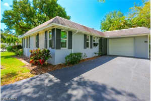 225 Georgetown Boulevard, Naples, FL 34112 - MLS#226019826