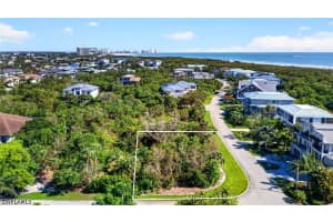707 Waterside Dr, Marco Island