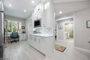 2400 Bayou Lane, Naples, FL 34112 - MLS#226020262