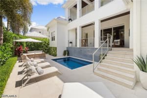 950 8th St S, Naples