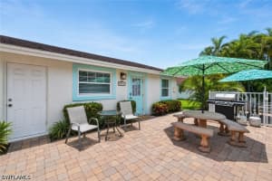 559 105th Avenue, Naples, FL 34108 - MLS#226020914