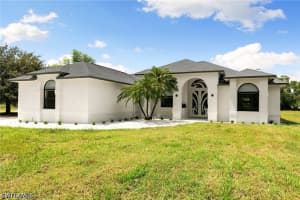 221 10th Street, Naples, FL 34117 - MLS#226021498