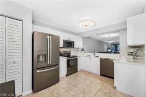 925 New Waterford Drive, Naples, FL 34104 - MLS#226021583