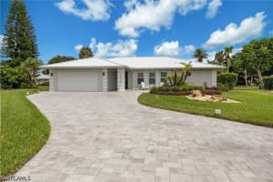 363 Juli Fe Drive, Naples, FL 34110 - MLS#226021834