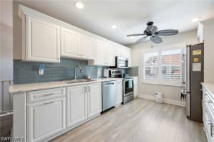 624 Windsor Square, Naples, FL 34104 - MLS#226021924